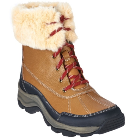 Clarks Shoes - Clarks WOMEN Leather Water Resistant Boot 12 WIDE